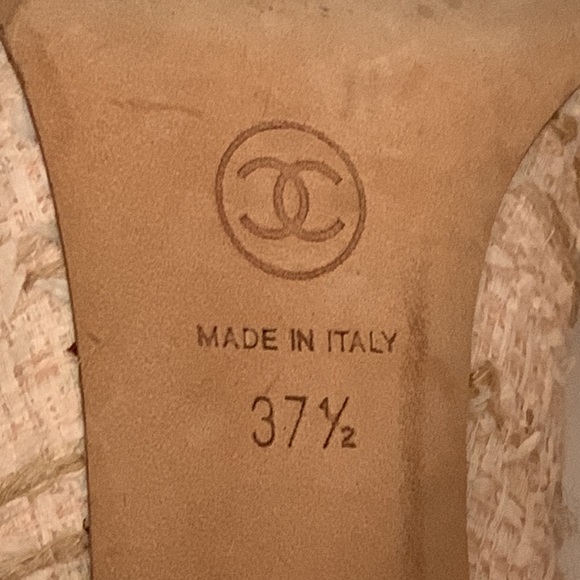 Chanel Boucle Pumps - Size 37.5 - Picture 4 of 8